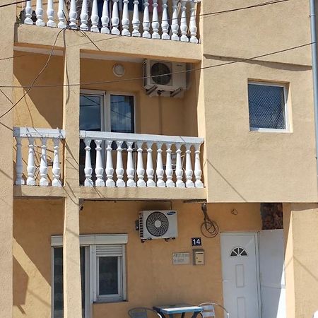 Airport Md Rooms 2 Belgrade Exterior photo